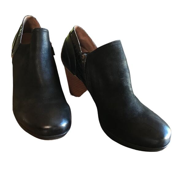 Dansko Black Distressed Leather Booties with Crocodile Trim size 39 - Picture 4 of 12